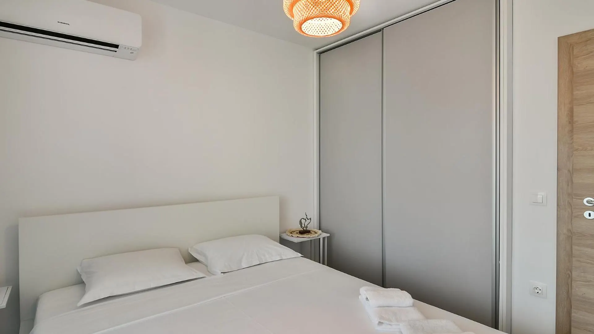 Free Parking Flats With Wifi And Pool Διαμέρισμα Βάρνα 0*,